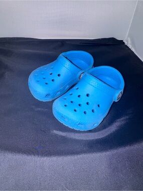CROCS Kids Classic Clog in Bright Blue
